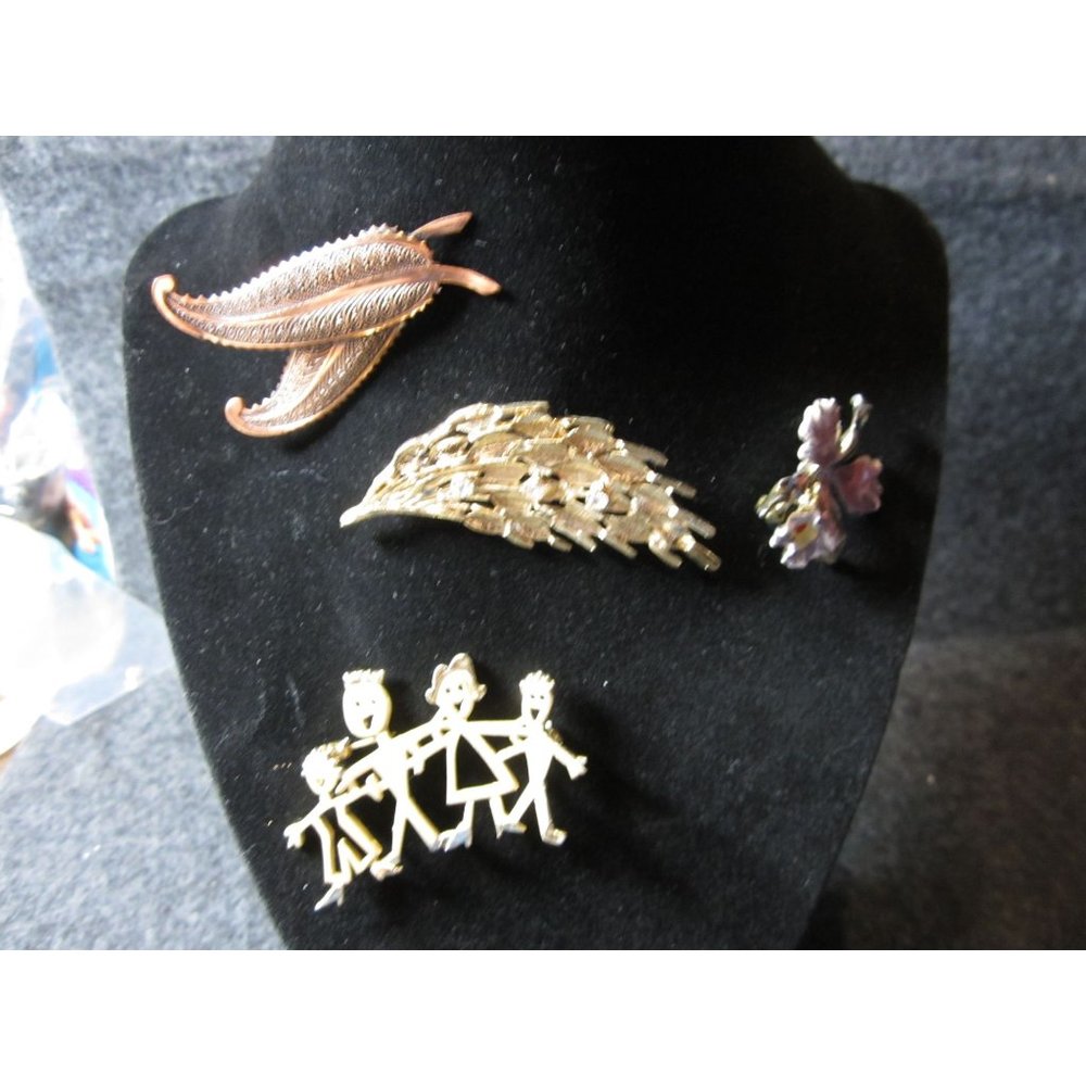Brooches 4 vintage Set9
